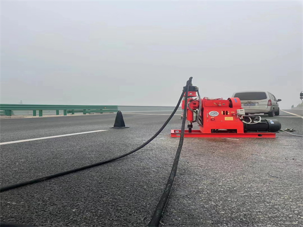 新宾马路路基路面开裂下沉注浆加固灌浆